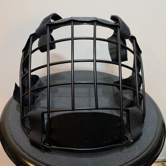 Child’s Macho Warrior Sparring Headgear with Metal Face Cage plus Bushido Gloves - Picture 6 of 9